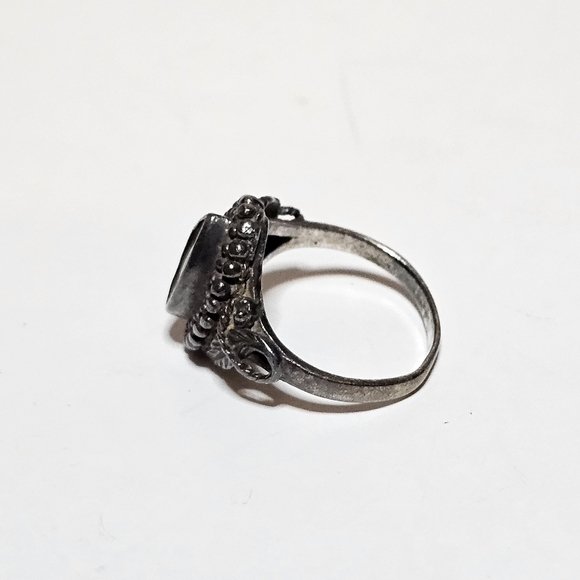 Sterling Silver 925 Black Onyx carved Leaf Motif Ladies Ring size 9 Weighs 4 Gms - Picture 3 of 7